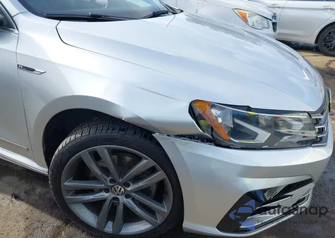 2017 Volkswagen Passat 1.8T R-Line z USA, uszkodzony, nr VIN 1VWDT7A31HC046907